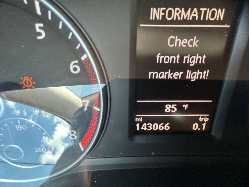 2013 Volkswagen Passat Image 32