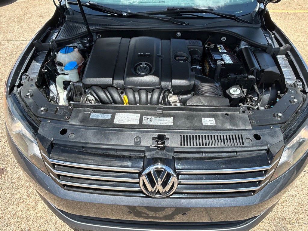 2013 Volkswagen Passat Image 33