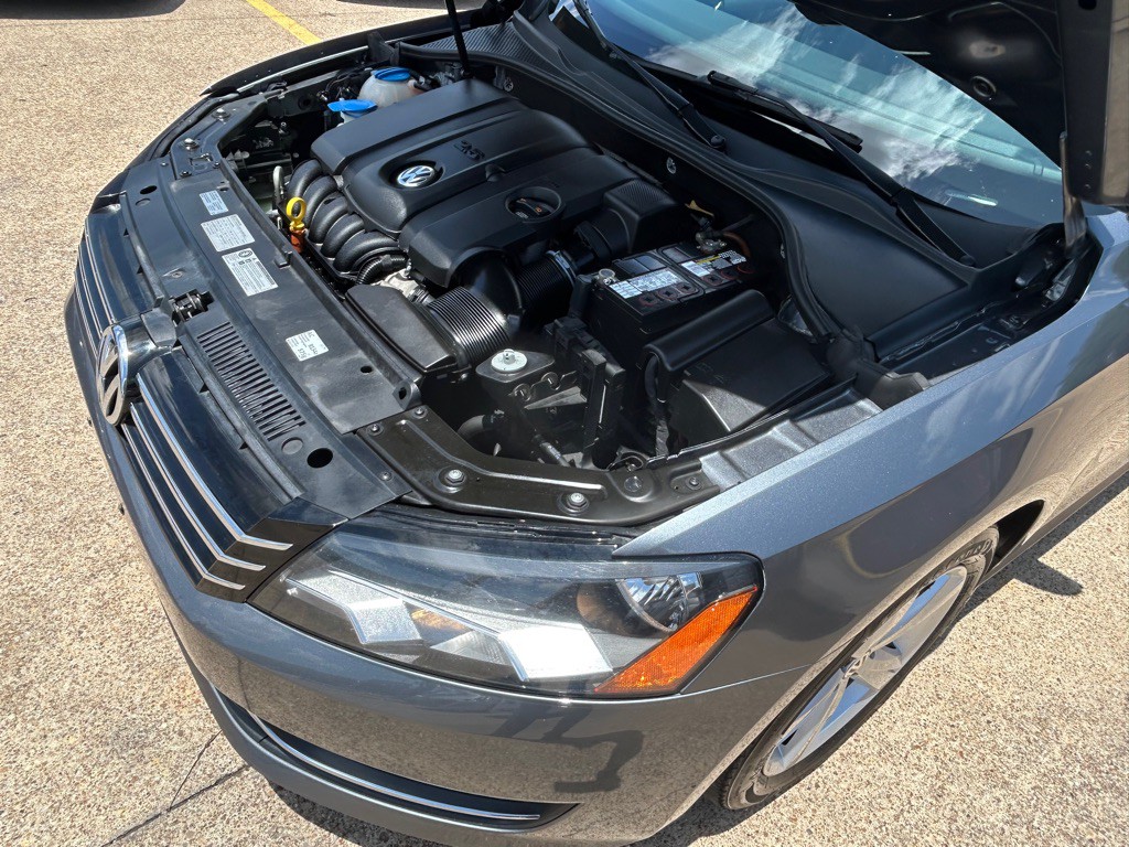2013 Volkswagen Passat Image 34