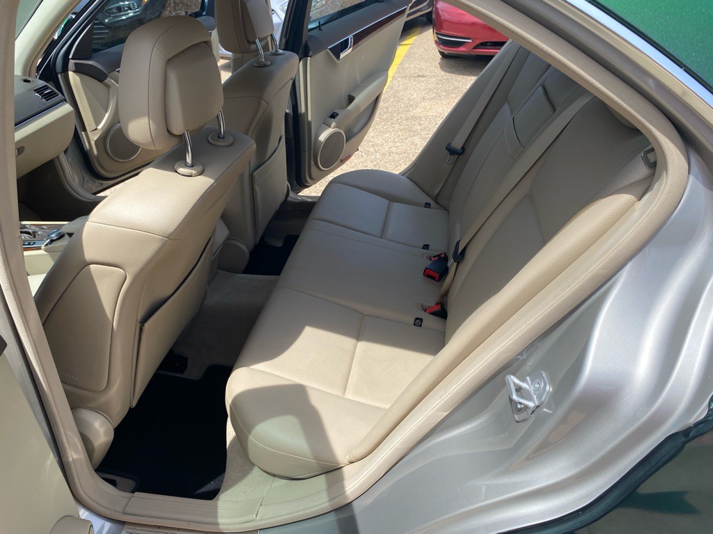 2009 Mercedes-Benz C-Class Image 16