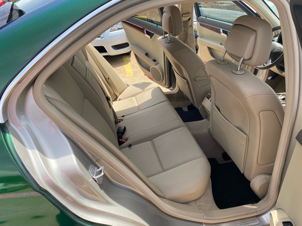 2009 Mercedes-Benz C-Class Image 17