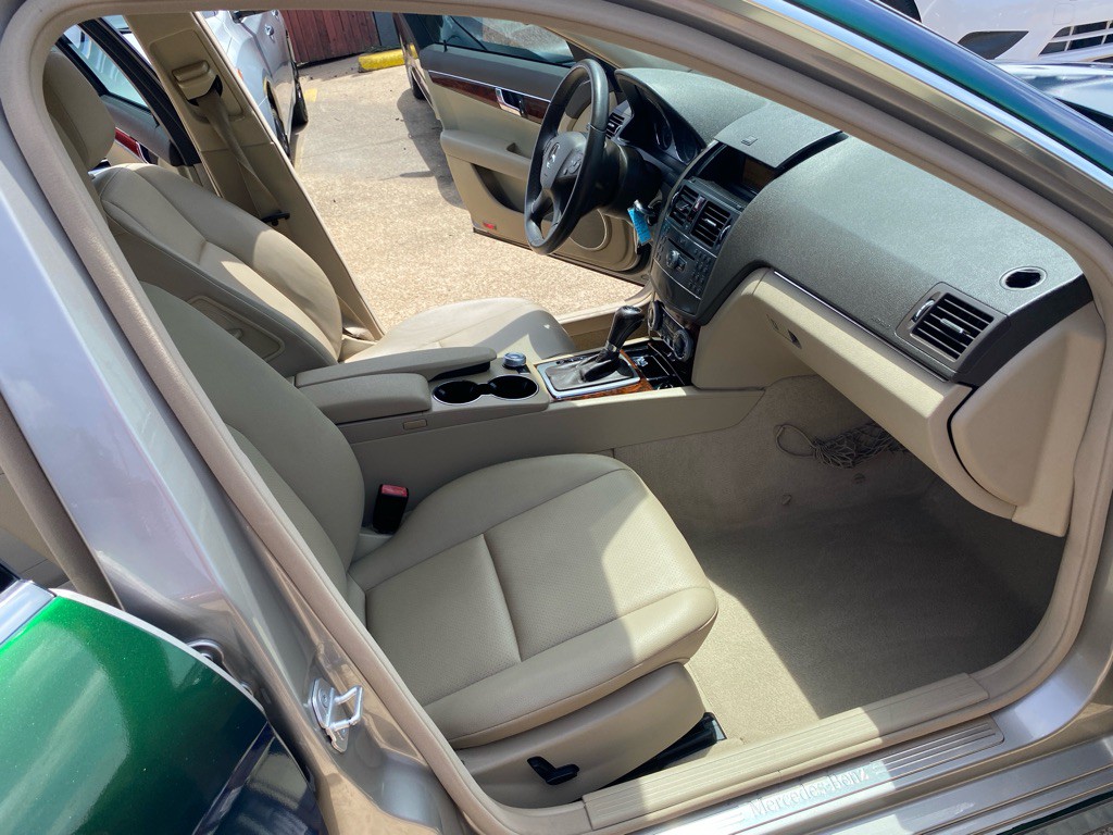 2009 Mercedes-Benz C-Class Image 18