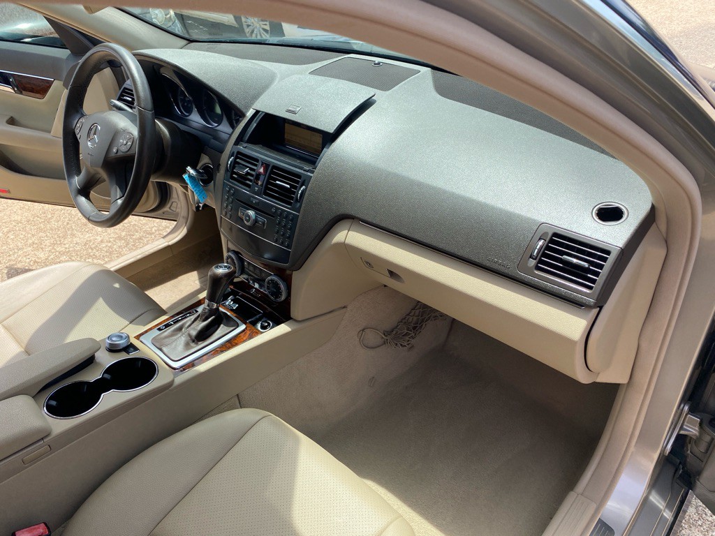 2009 Mercedes-Benz C-Class Image 19