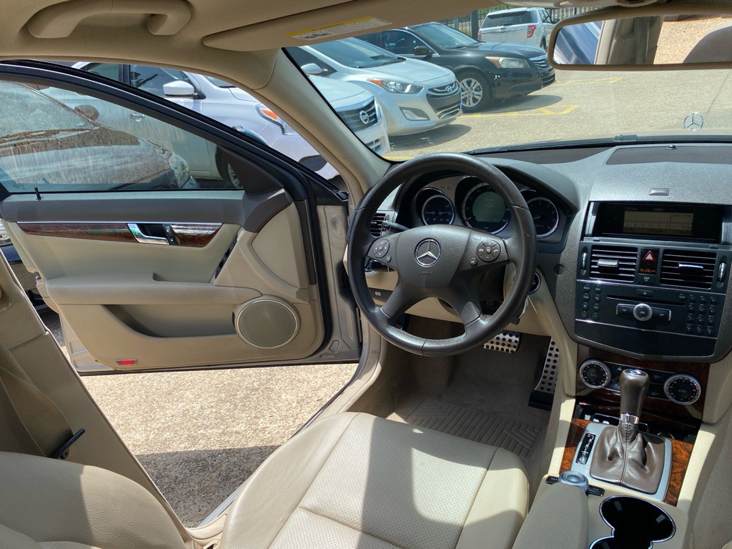 2009 Mercedes-Benz C-Class Image 22