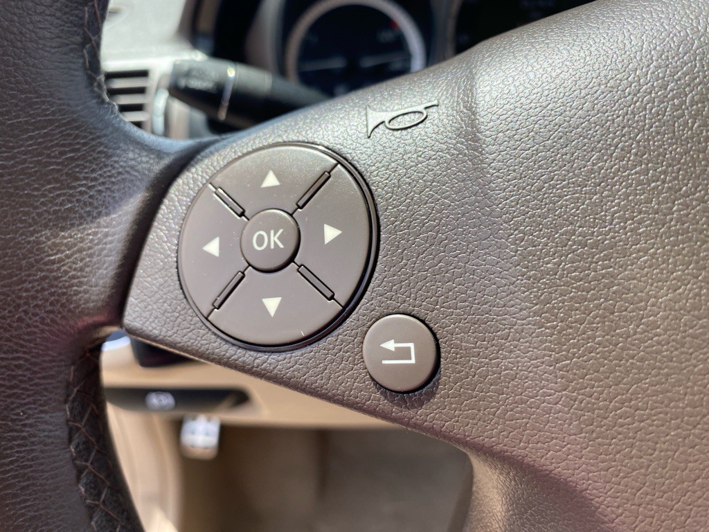 2009 Mercedes-Benz C-Class Image 24