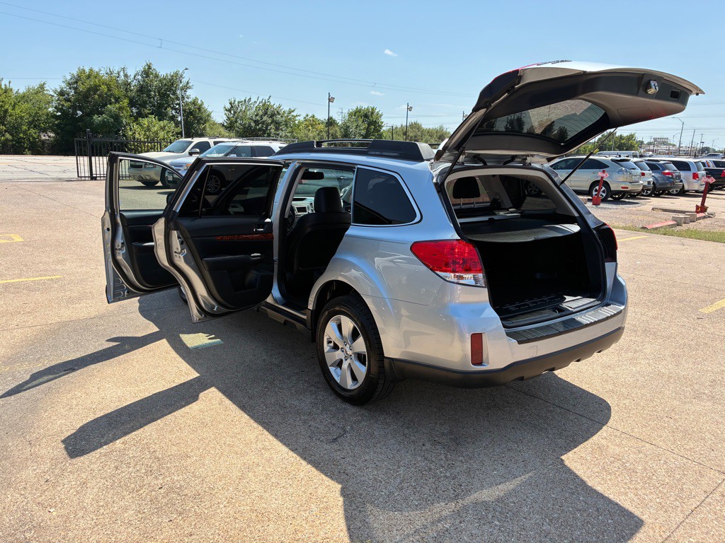 2012 Subaru Outback Image 10