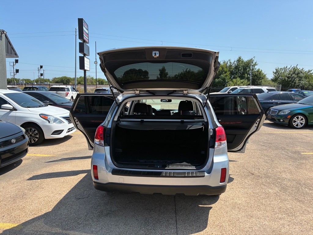 2012 Subaru Outback Image 11
