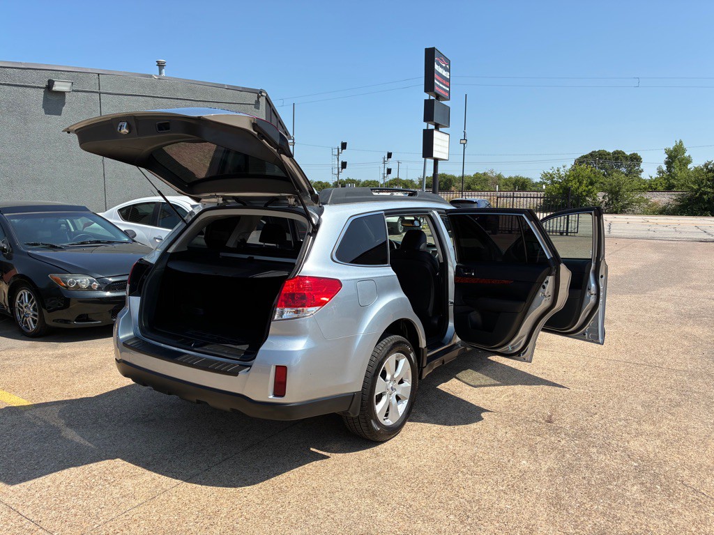2012 Subaru Outback Image 12