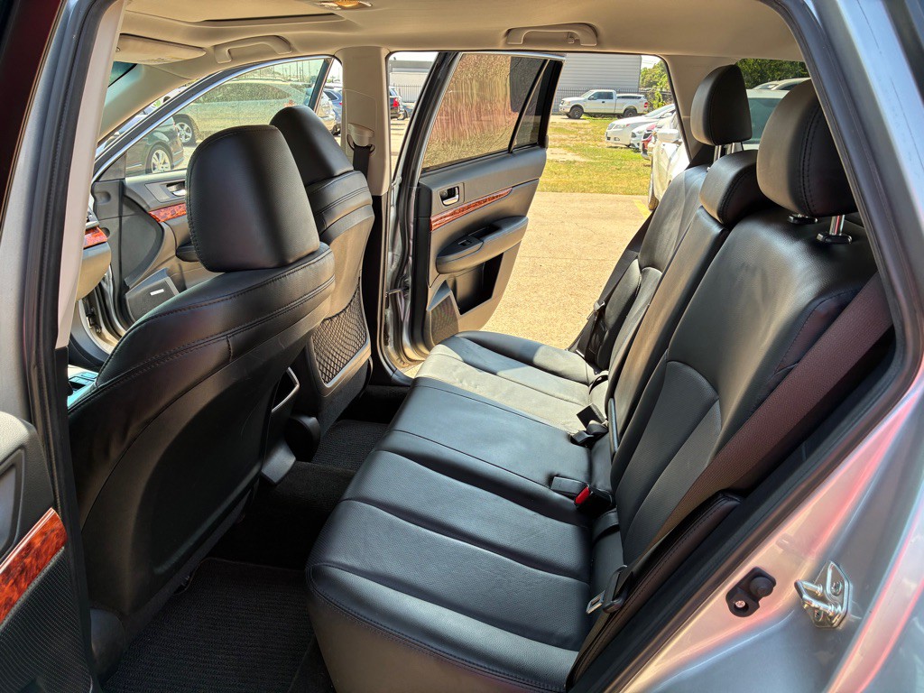 2012 Subaru Outback Image 16