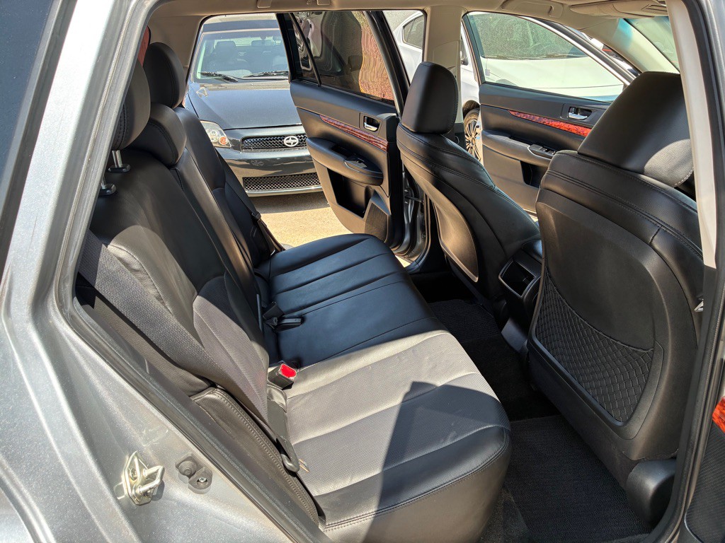 2012 Subaru Outback Image 18