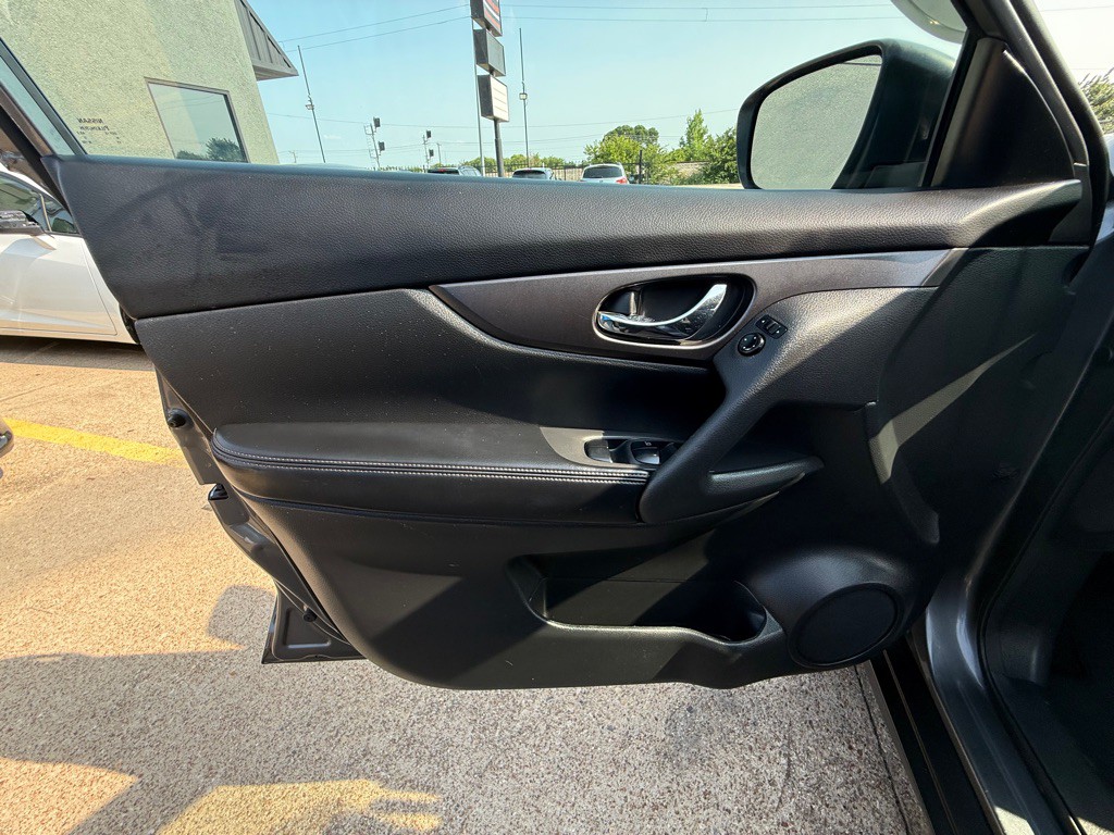 2016 Nissan Rogue Image 13