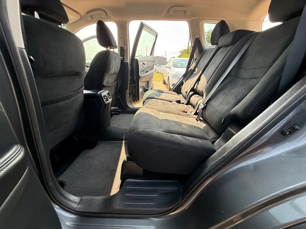 2016 Nissan Rogue Image 16