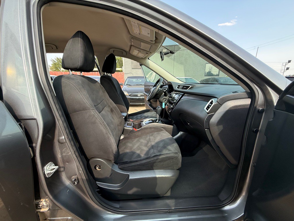 2016 Nissan Rogue Image 19