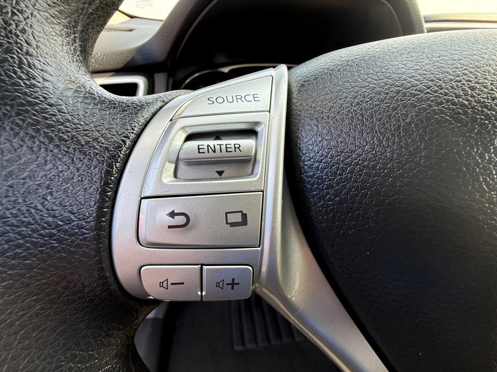 2016 Nissan Rogue Image 25