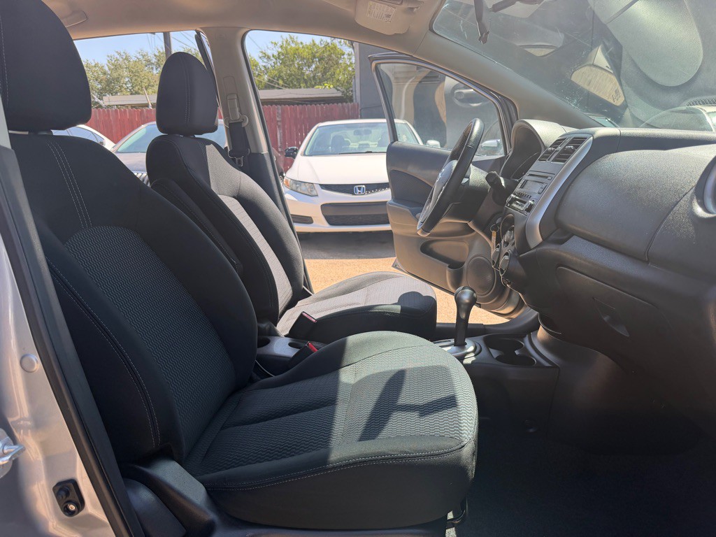 2014 Nissan Versa Image 18