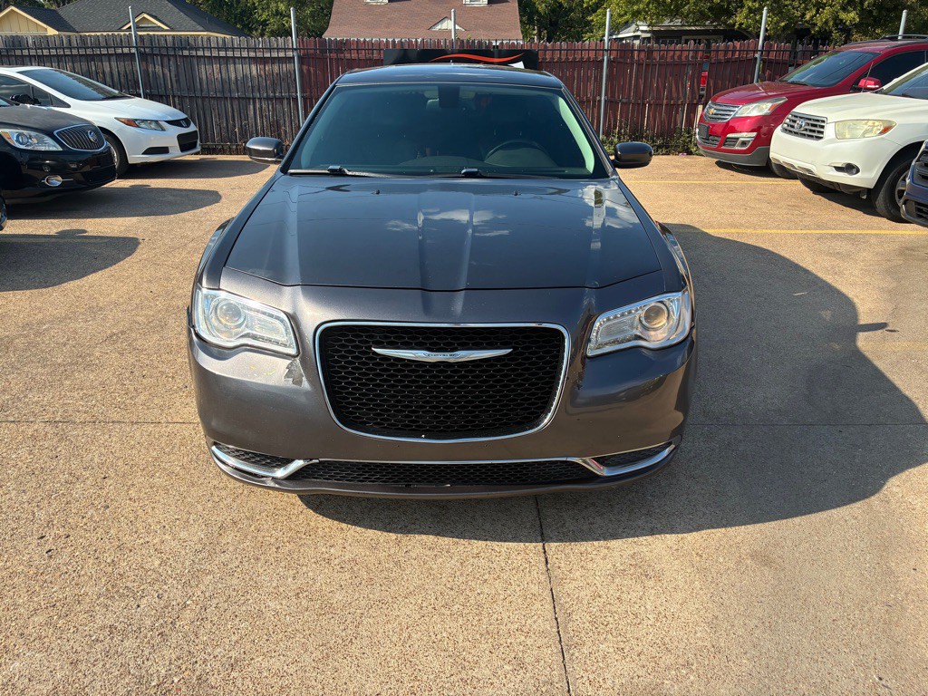 2016 Chrysler 300 Image 2