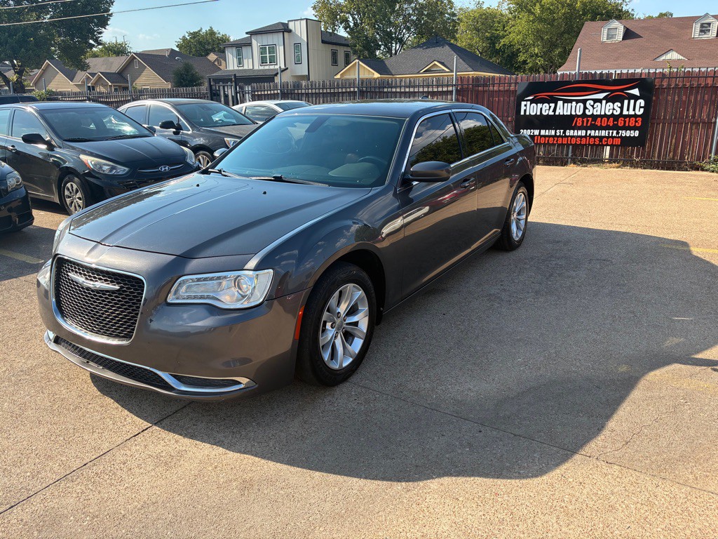 2016 Chrysler 300 Image 3