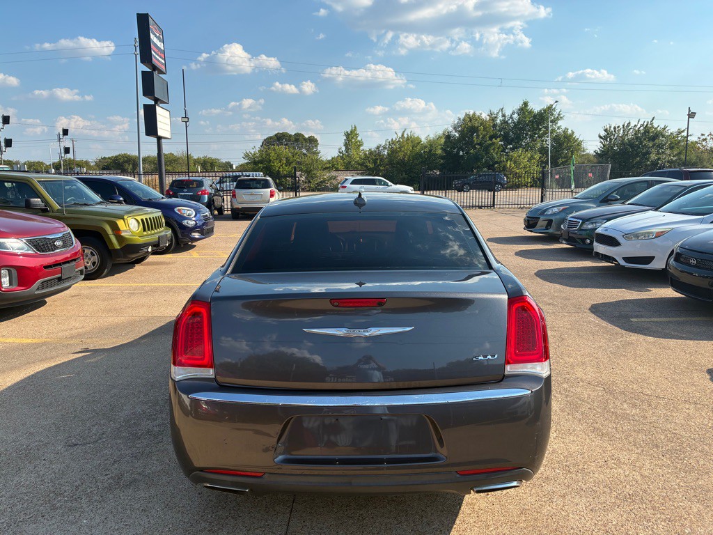 2016 Chrysler 300 Image 5