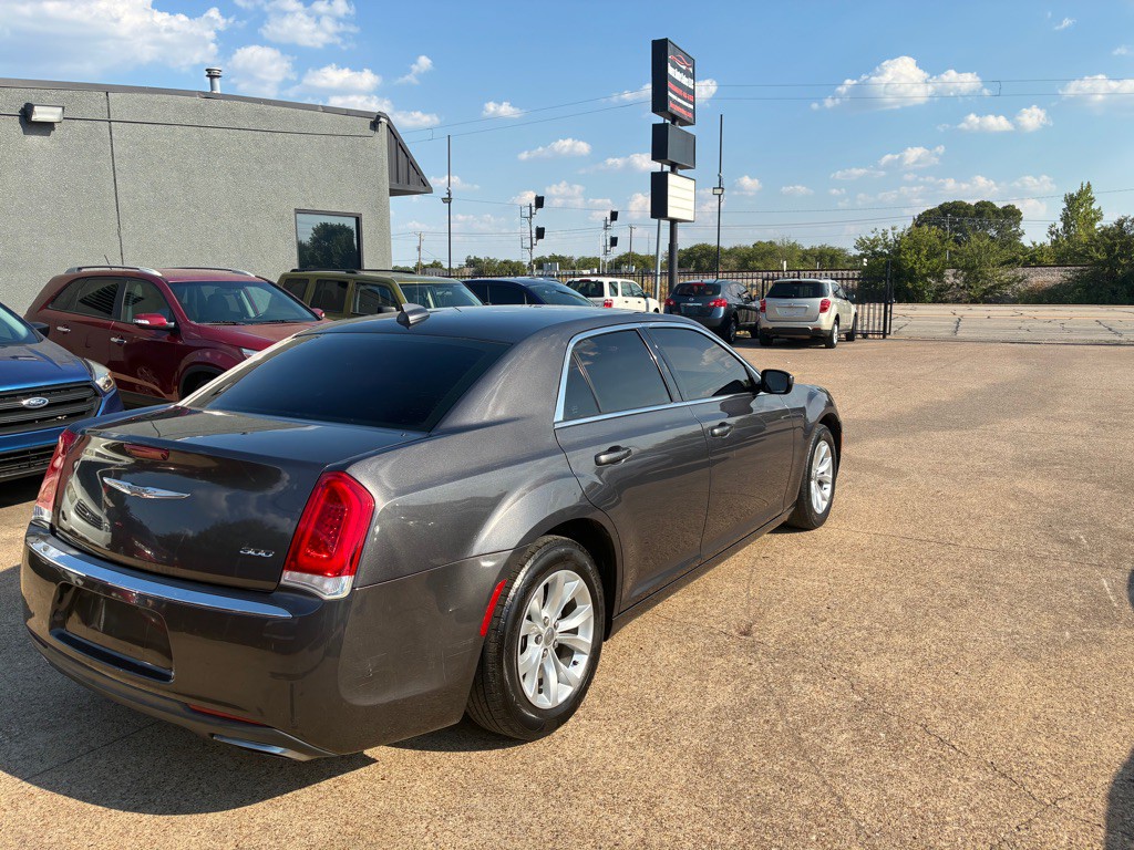 2016 Chrysler 300 Image 6