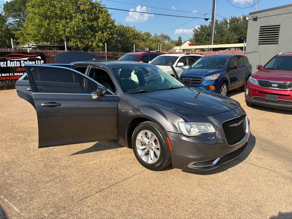 2016 Chrysler 300 Image 7