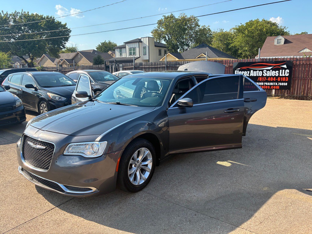 2016 Chrysler 300 Image 9