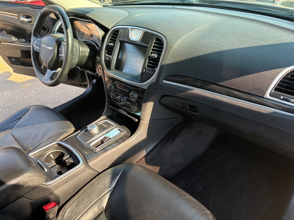 2016 Chrysler 300 Image 20
