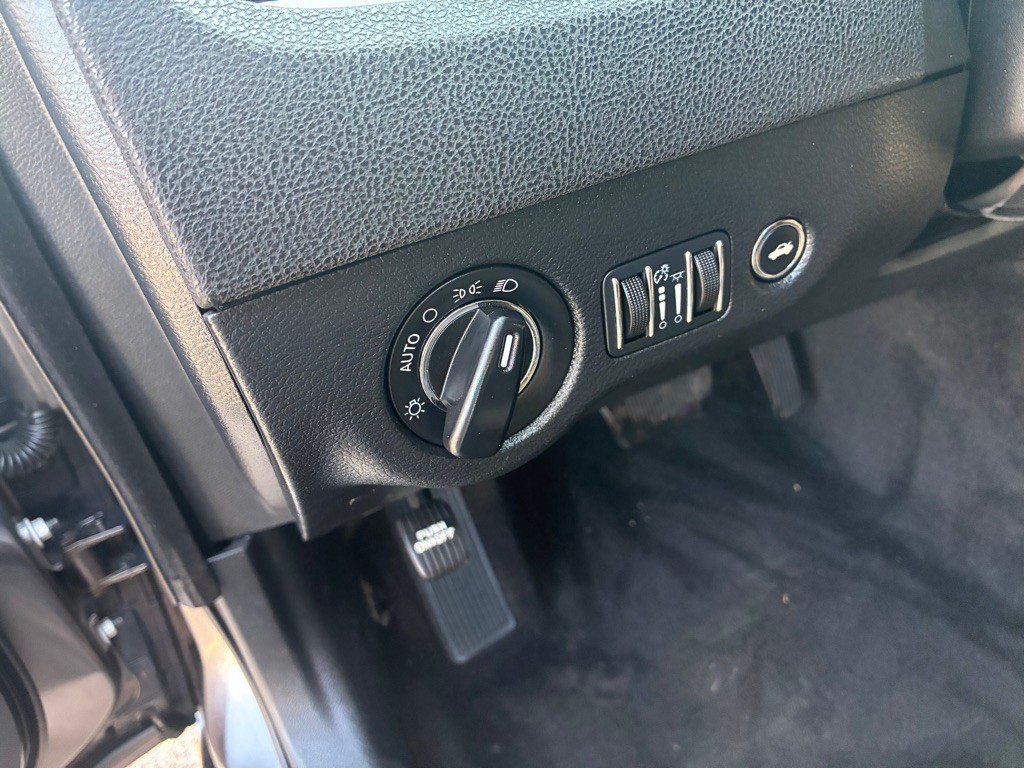 2016 Chrysler 300 Image 24