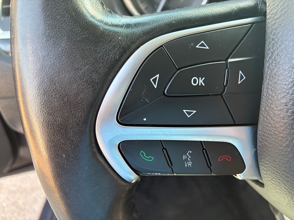 2016 Chrysler 300 Image 25