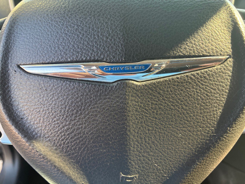 2016 Chrysler 300 Image 26