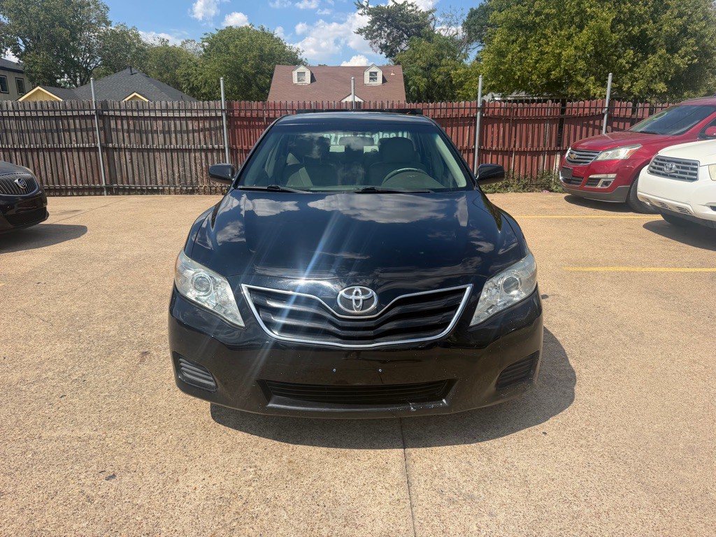 2011 Toyota Camry Image 2