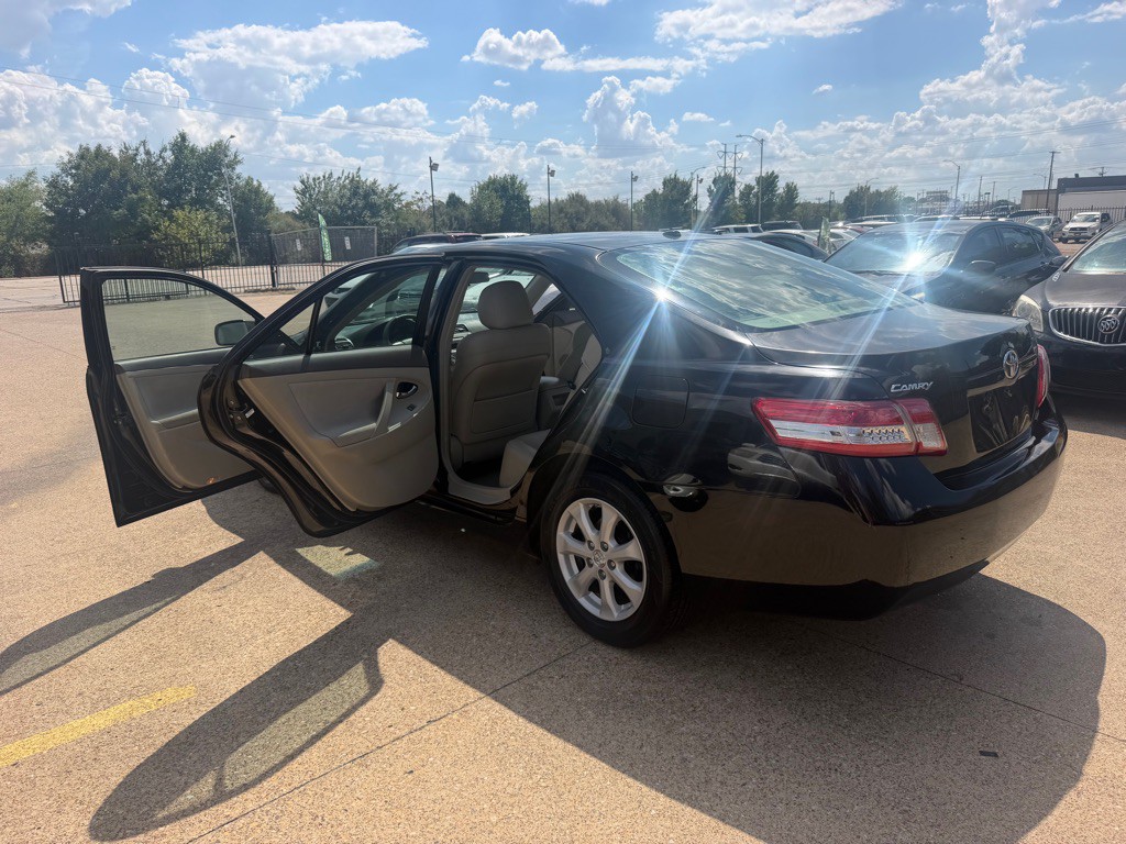 2011 Toyota Camry Image 10