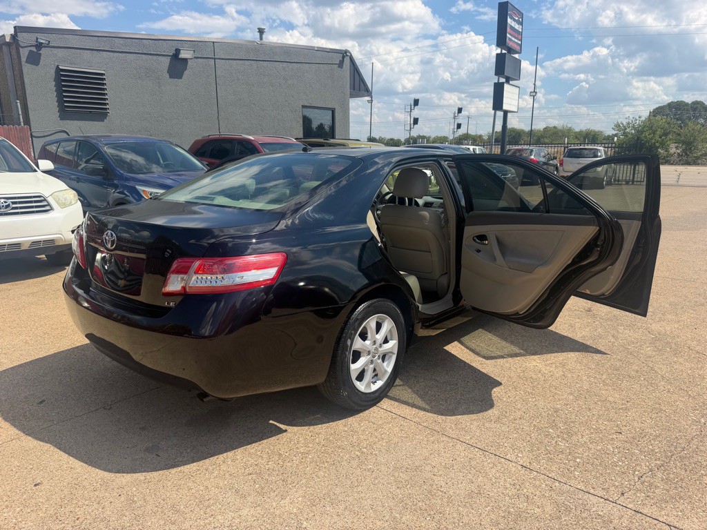 2011 Toyota Camry Image 12