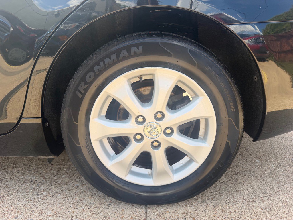 2011 Toyota Camry Image 26