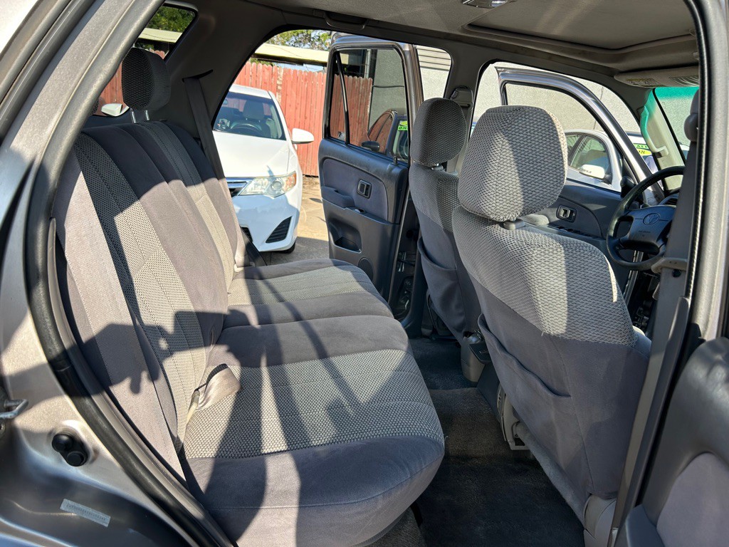 2002 Toyota 4Runner Image 18