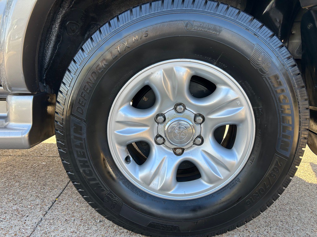 2002 Toyota 4Runner Image 28