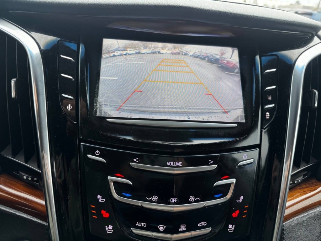 2015 Cadillac Escalade Image 13