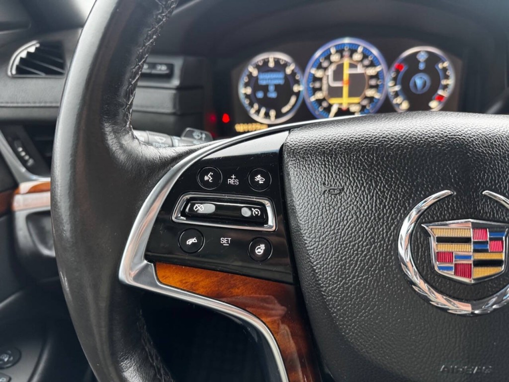 2015 Cadillac Escalade Image 16