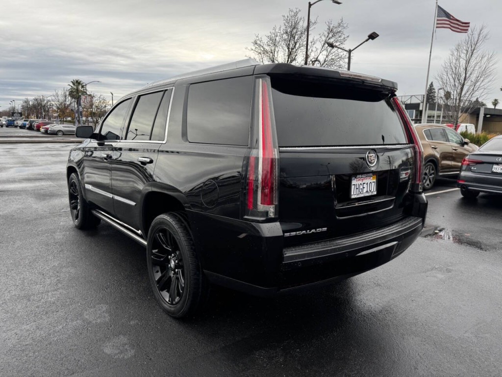 2015 Cadillac Escalade Image 17