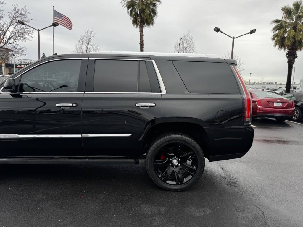 2015 Cadillac Escalade Image 21