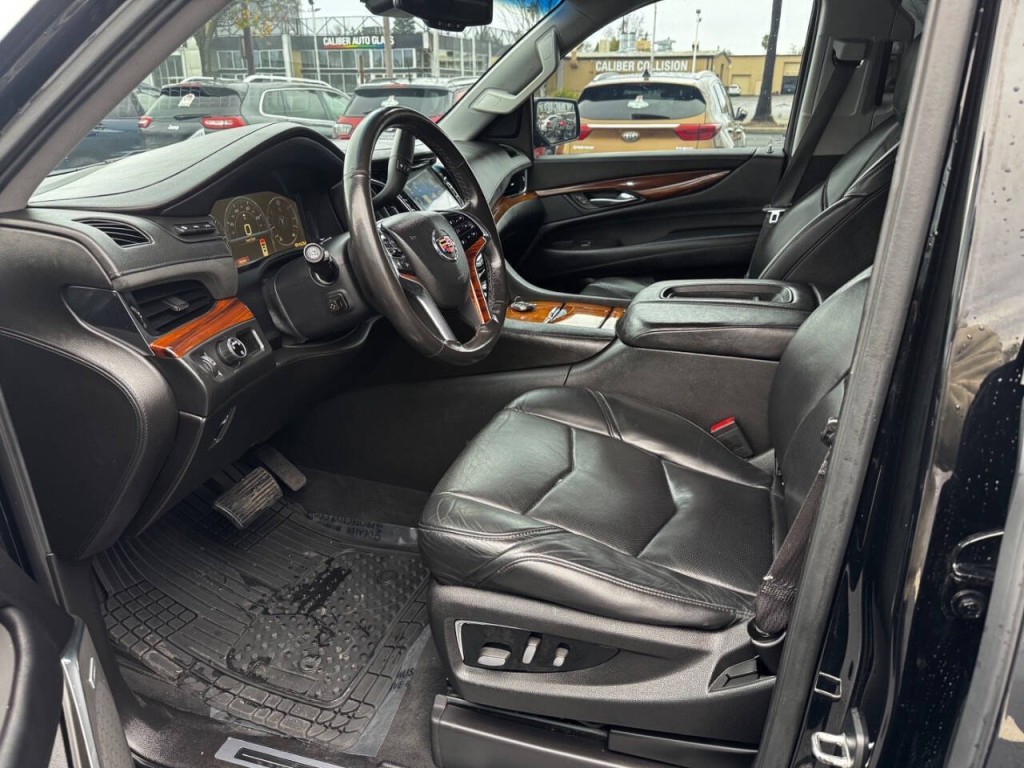 2015 Cadillac Escalade Image 4