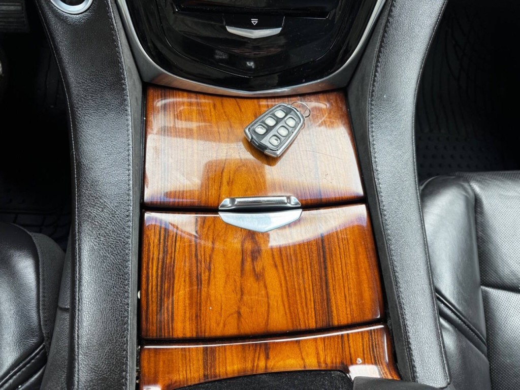 2015 Cadillac Escalade Image 24