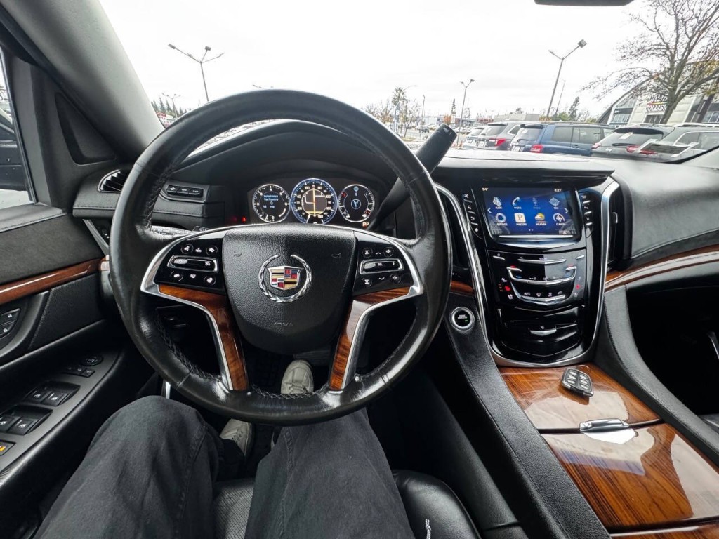 2015 Cadillac Escalade Image 26