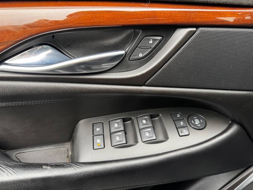 2015 Cadillac Escalade Image 28