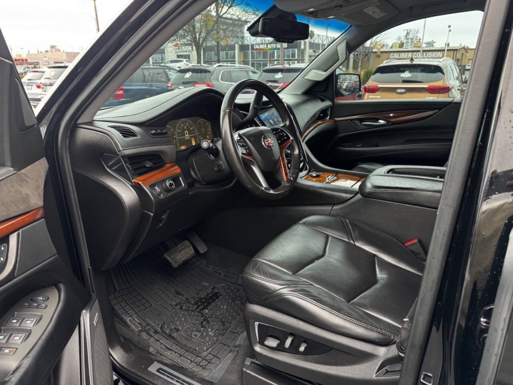 2015 Cadillac Escalade Image 29