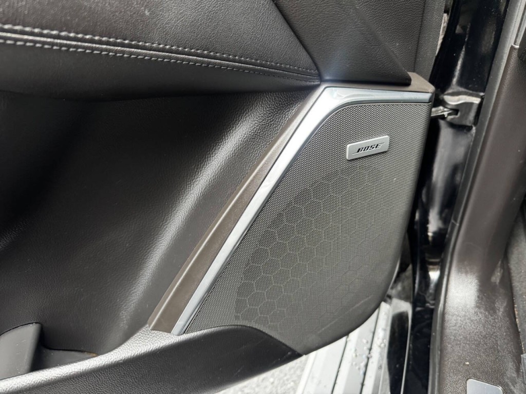 2015 Cadillac Escalade Image 30