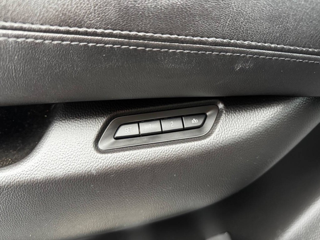 2015 Cadillac Escalade Image 31