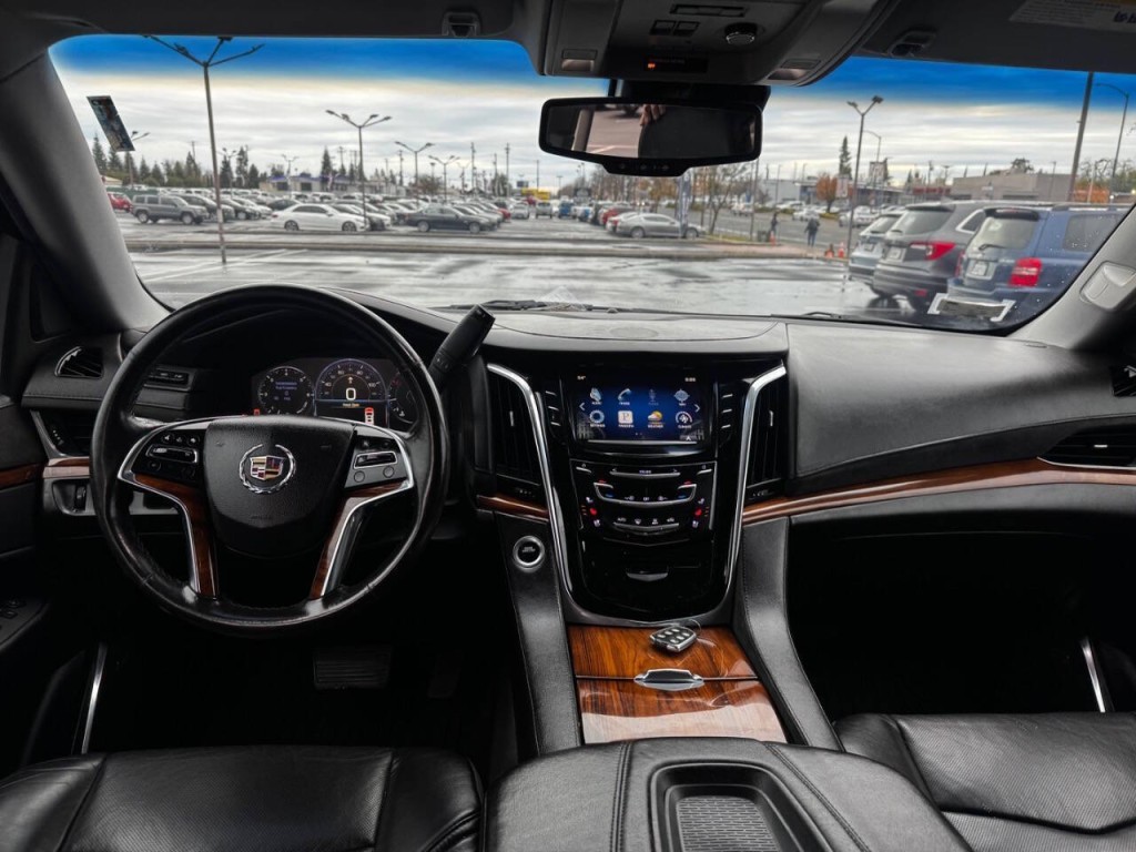 2015 Cadillac Escalade Image 36