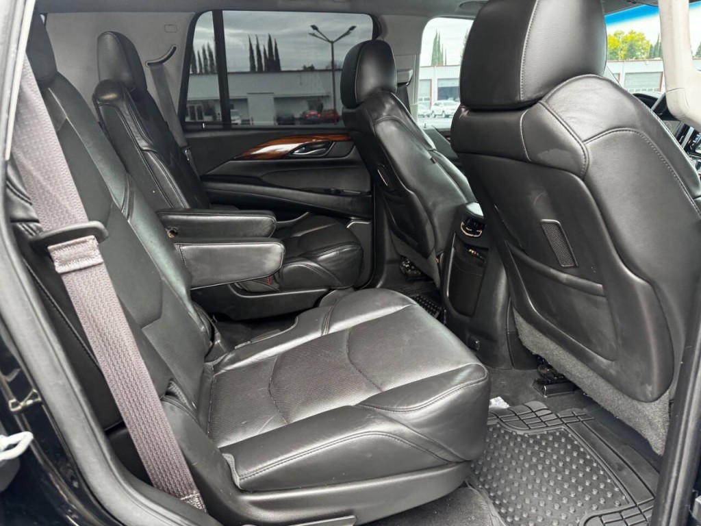 2015 Cadillac Escalade Image 39