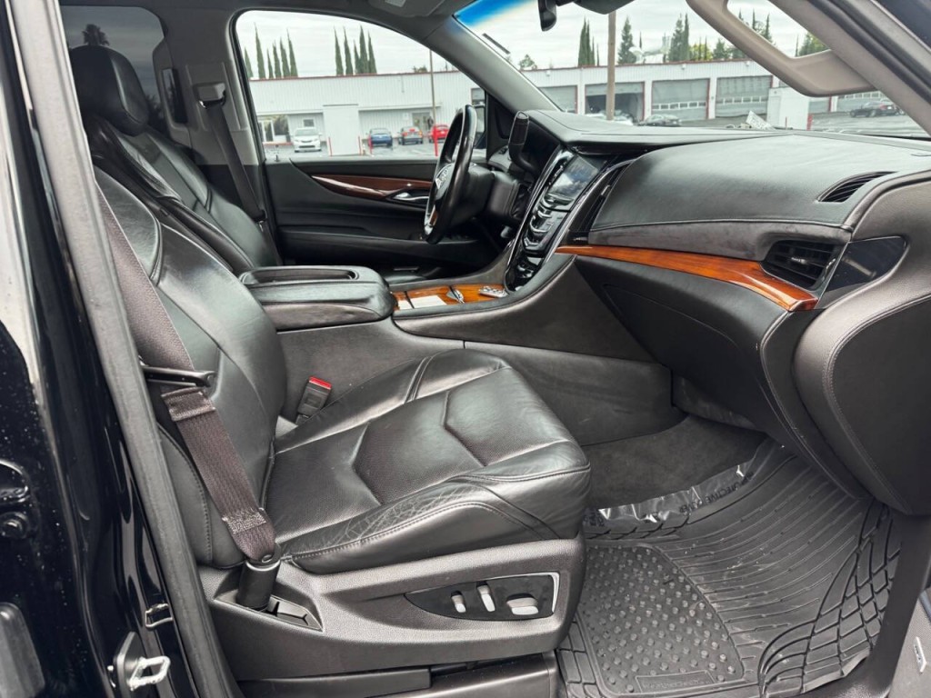 2015 Cadillac Escalade Image 40