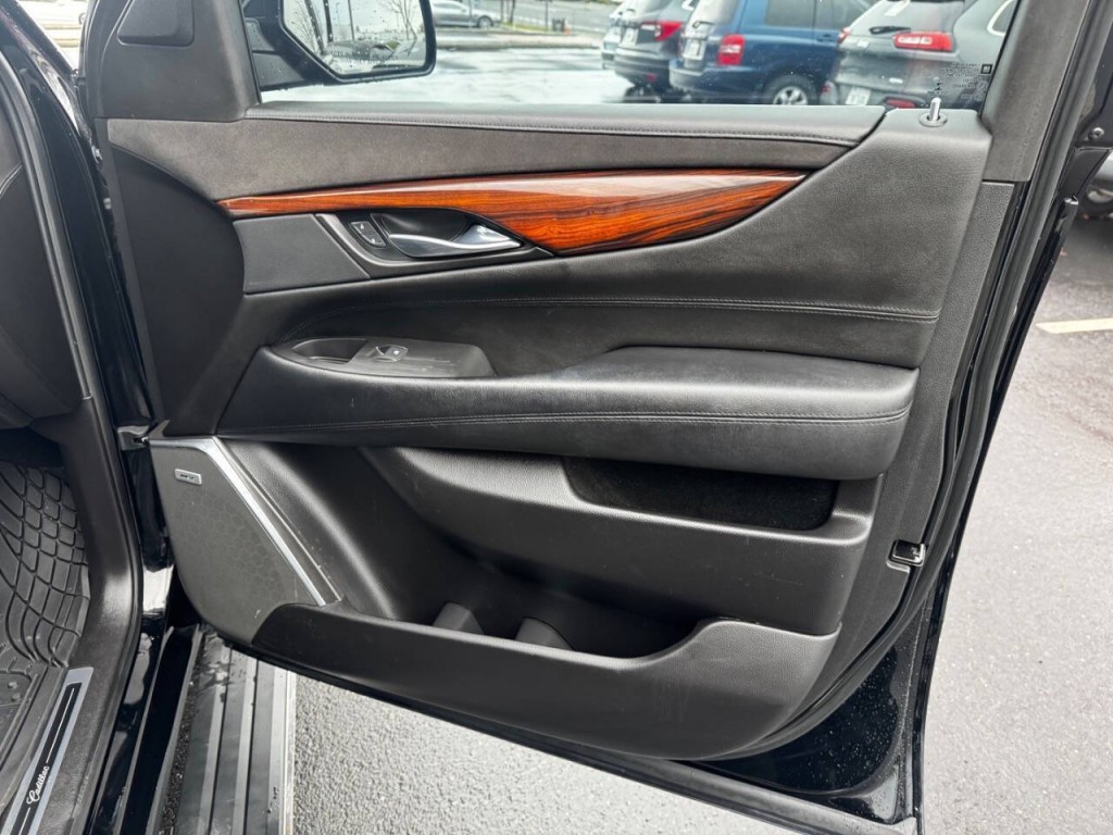 2015 Cadillac Escalade Image 41